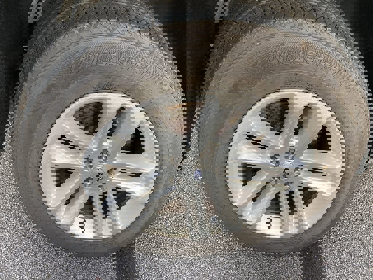 2017 Ford Explorer Base photo 9