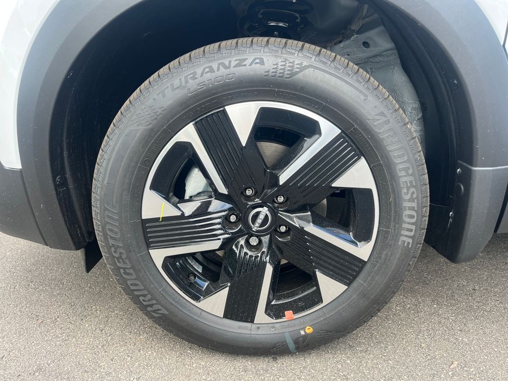 2025 Nissan Kicks SV photo 2