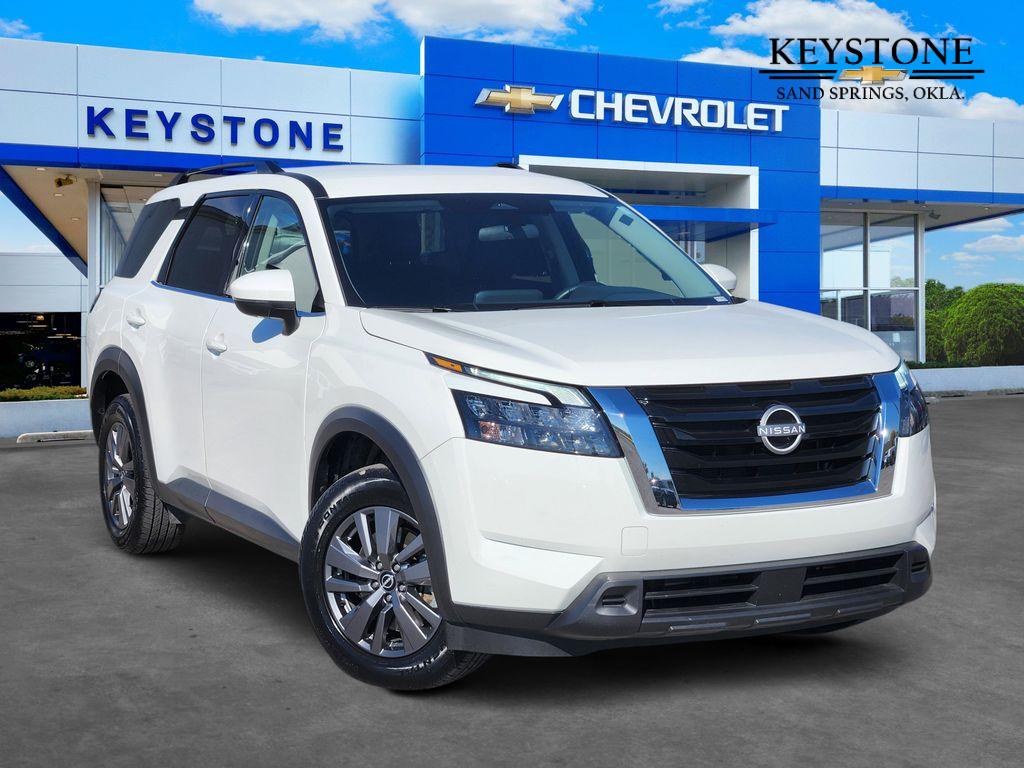 2025 Nissan Pathfinder SV's photo