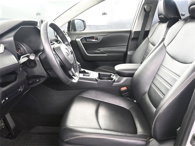 2021 Toyota RAV4 XLE Premium photo 4