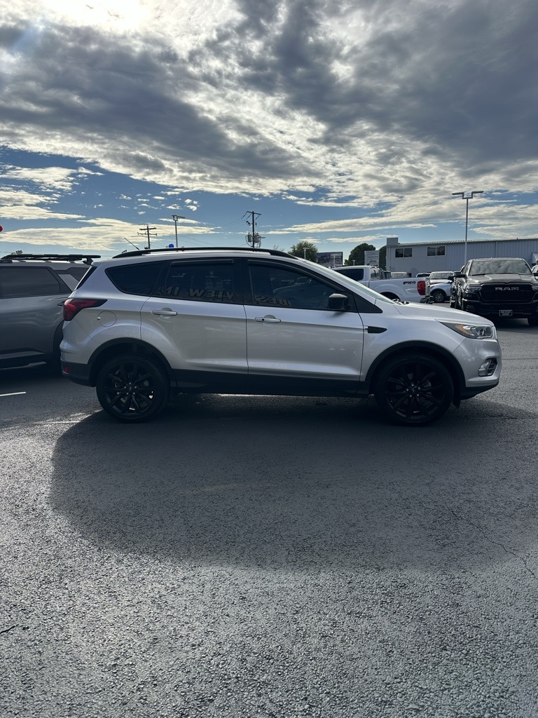 2019 Ford Escape SE photo 3