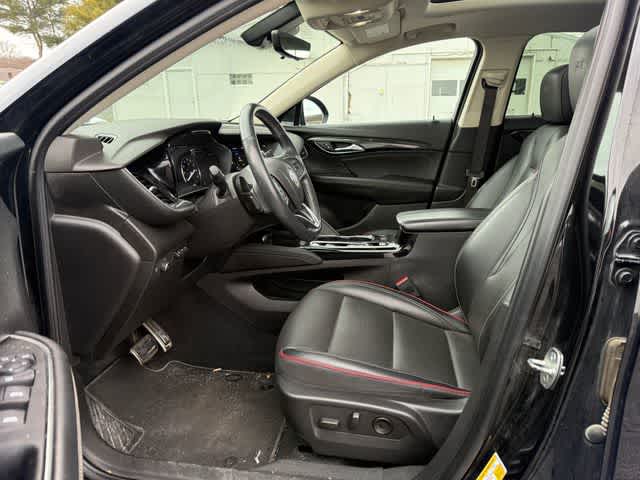 2022 Buick Envision Essence photo 2