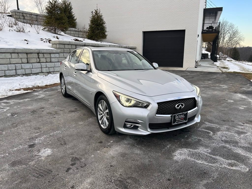 2017 INFINITI Q50 Premium's photo