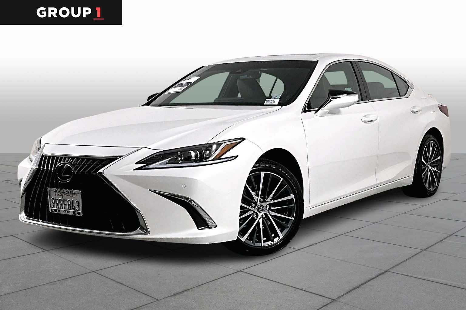 2025 Lexus ES Hybrid 300h's photo