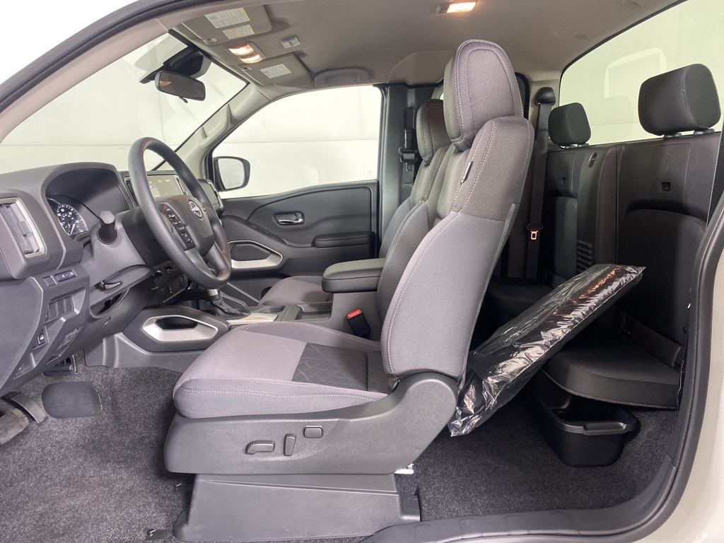2025 Nissan Frontier SV photo 2