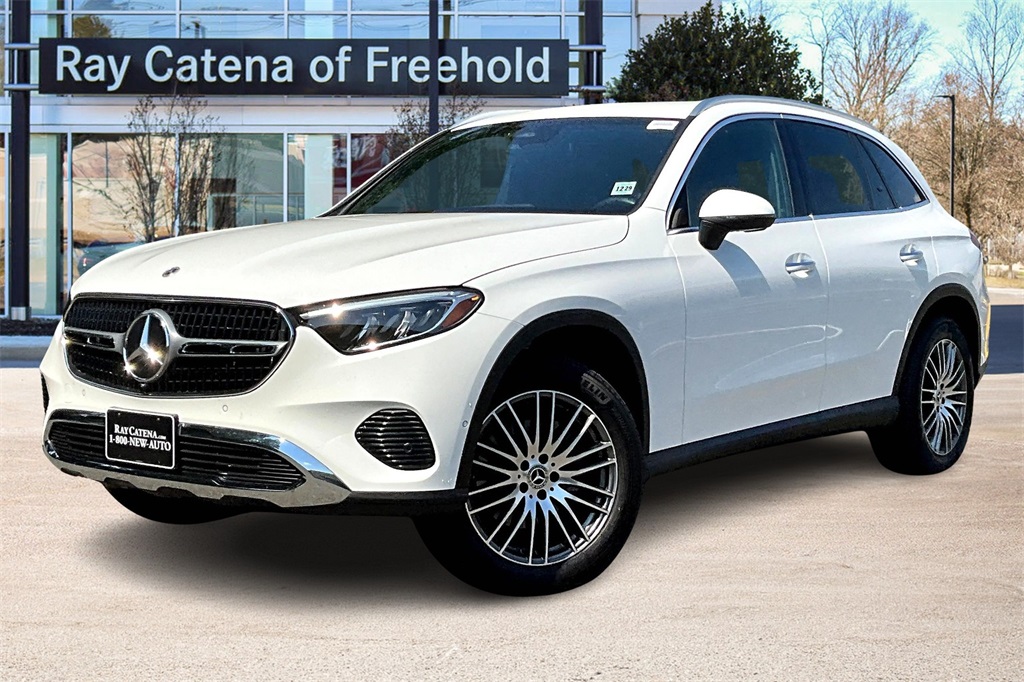 2025 Mercedes-Benz GLC Base's photo