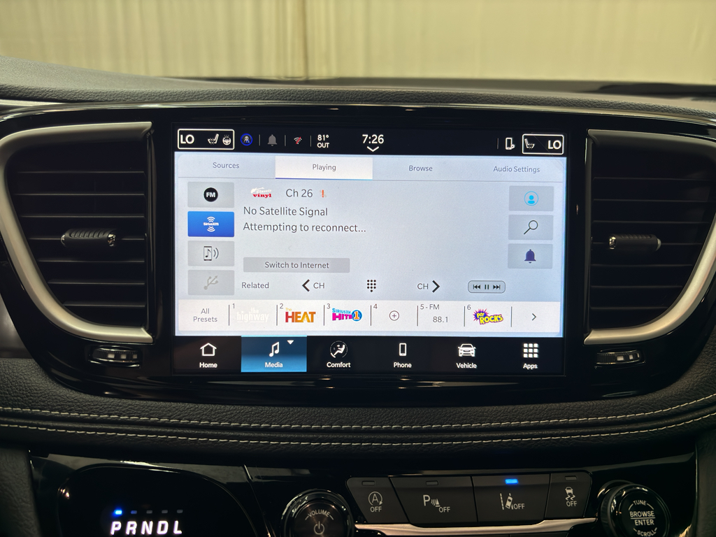 2026 Chrysler Pacifica photo 18