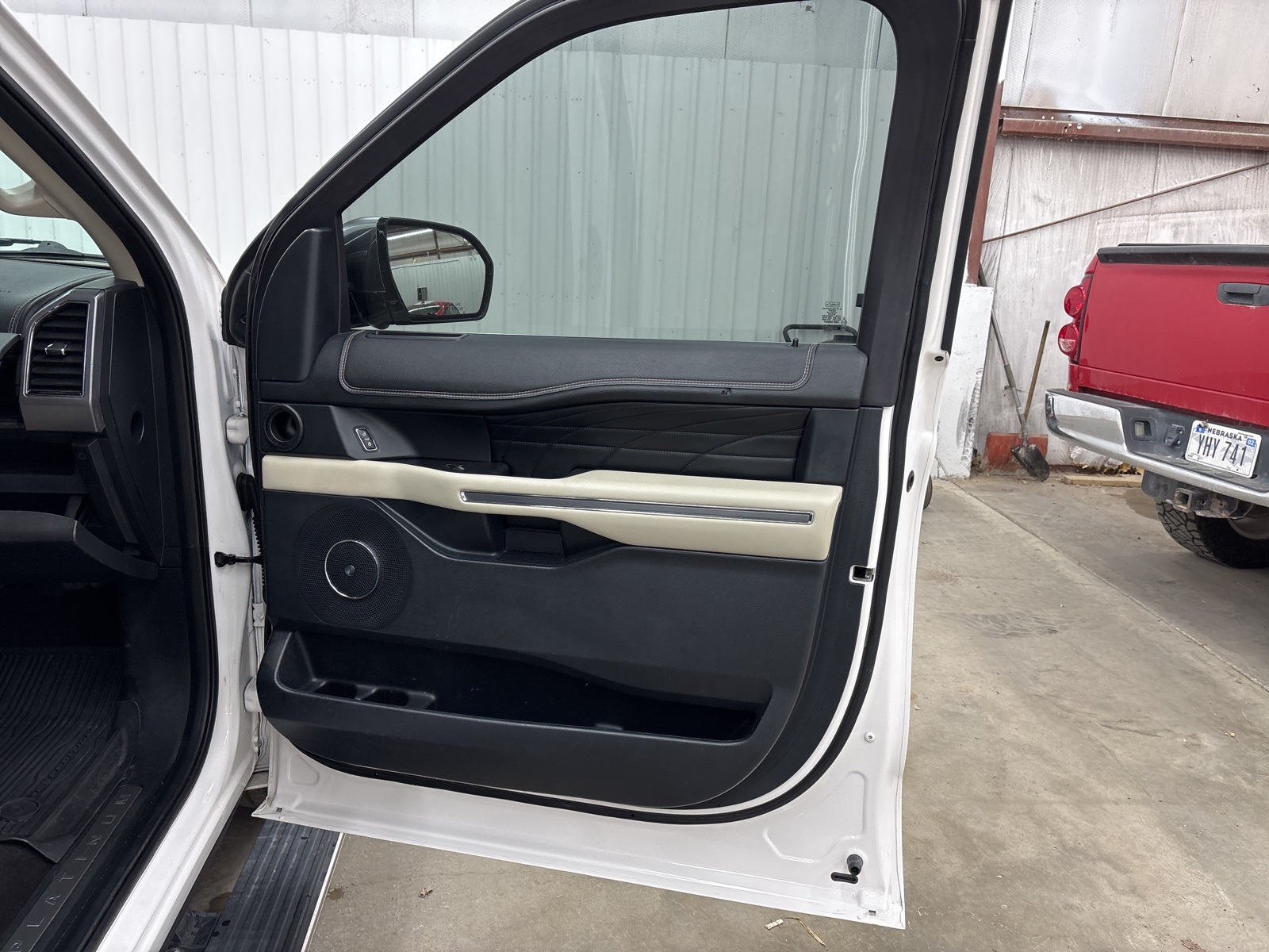 2019 Ford Expedition MAX Platinum photo 25