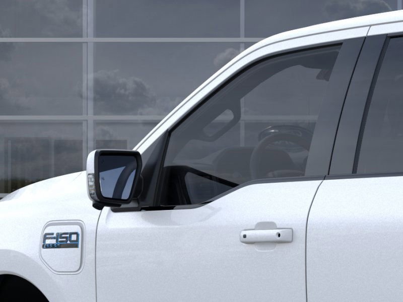 2025 Ford F-150 Lightning Lariat photo 20