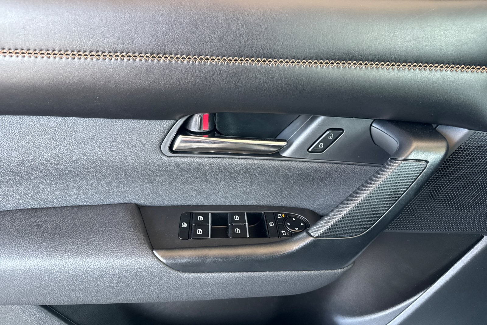 2025 Mazda CX-50 Premium Plus photo 9