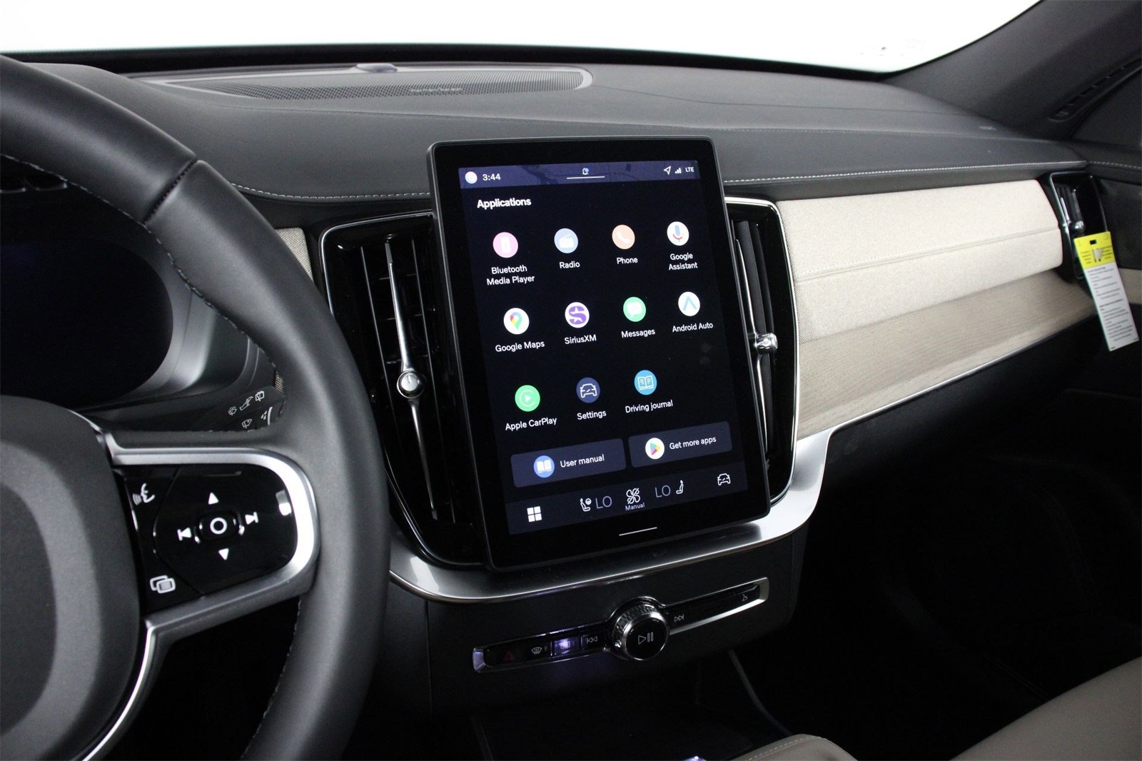 2026 Volvo XC90 Plus Black Edition photo 6