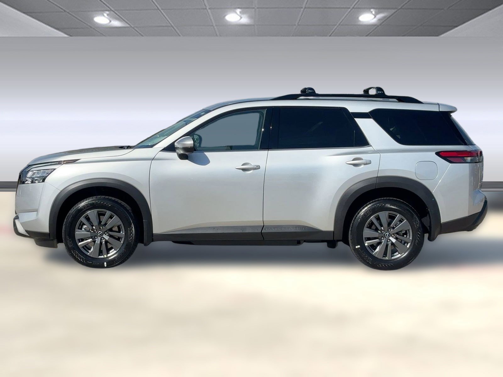 2025 Nissan Pathfinder SV photo 2