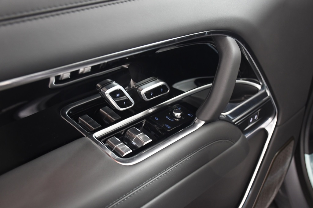 2025 Land Rover Range Rover Autobiography photo 15