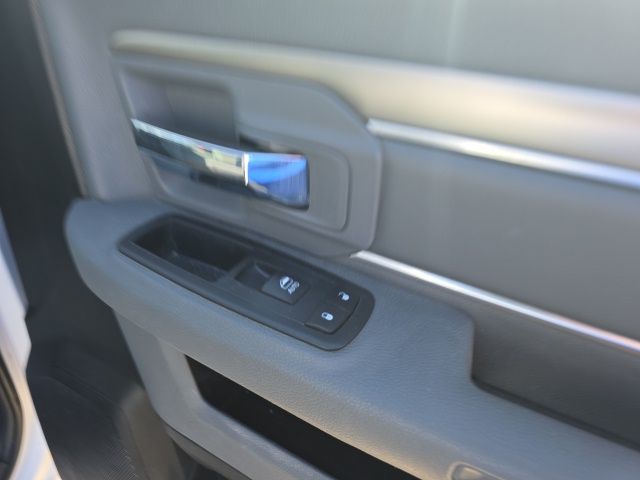 2018 Ram 1500 SLT photo 31