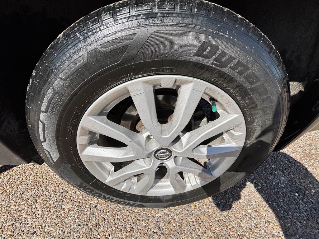 2019 Nissan Rogue SV photo 3