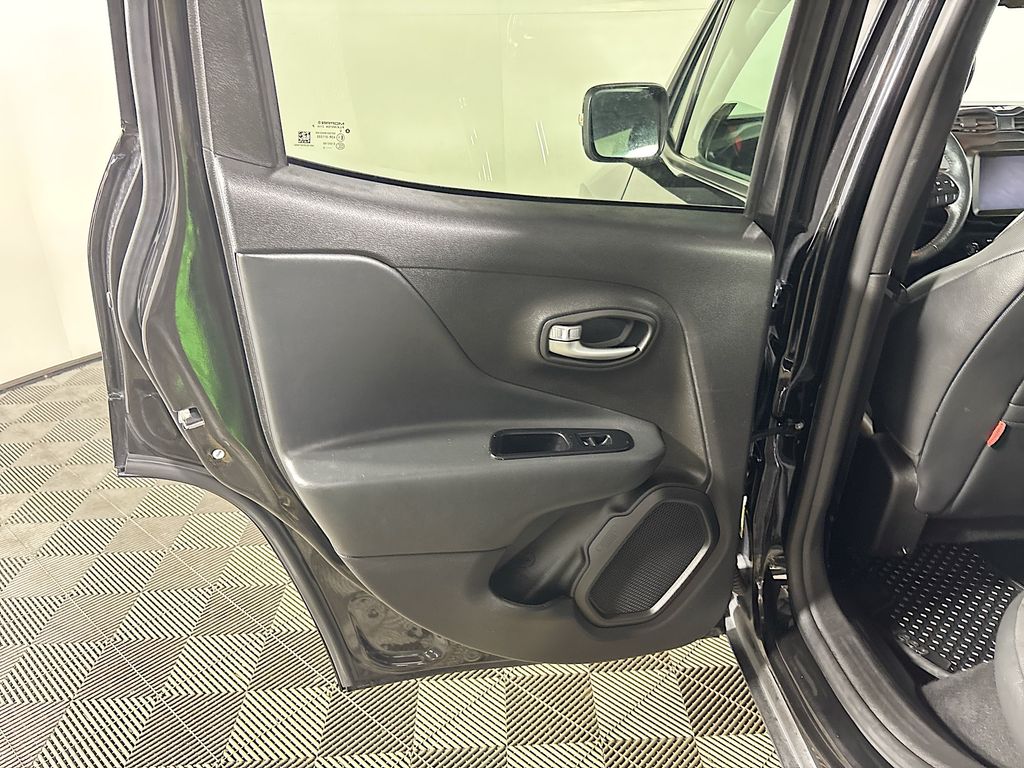 2022 Jeep Renegade Trailhawk photo 15