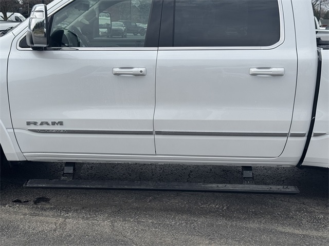 2025 Ram 1500 photo 17