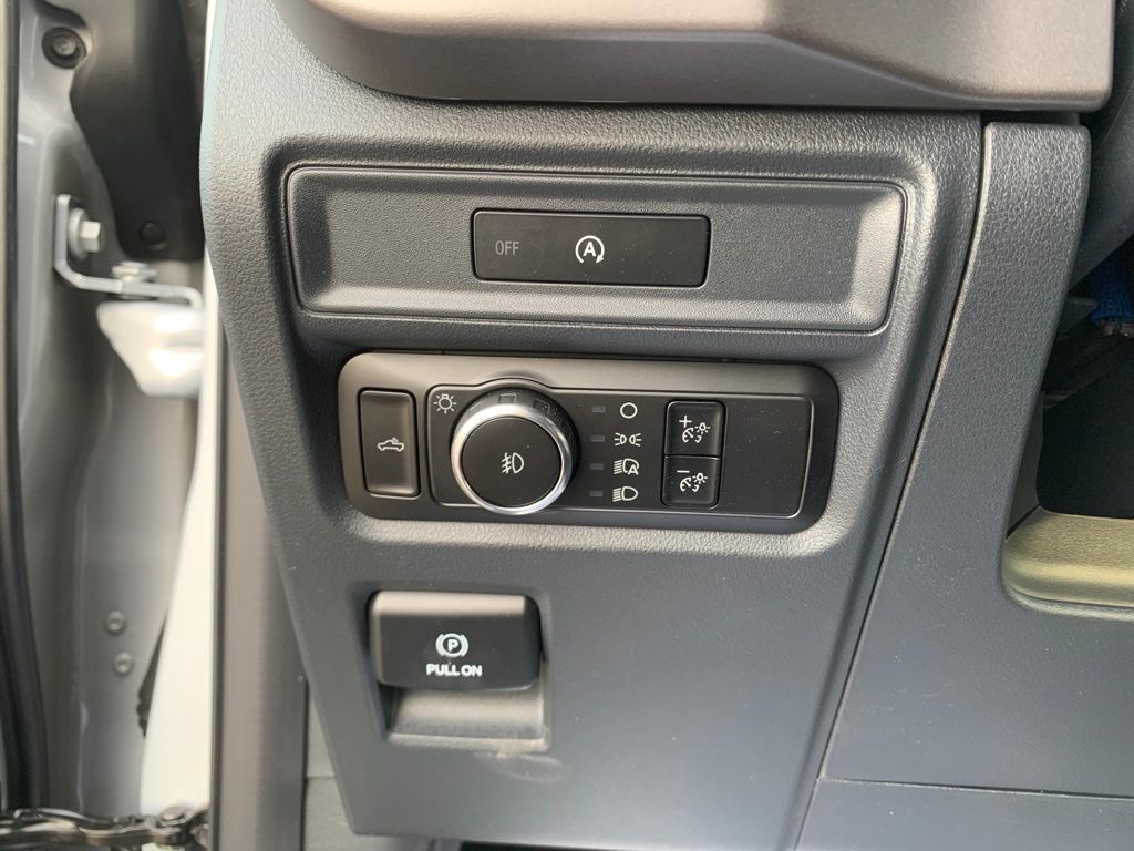 2025 Ford F-150 XLT photo 13