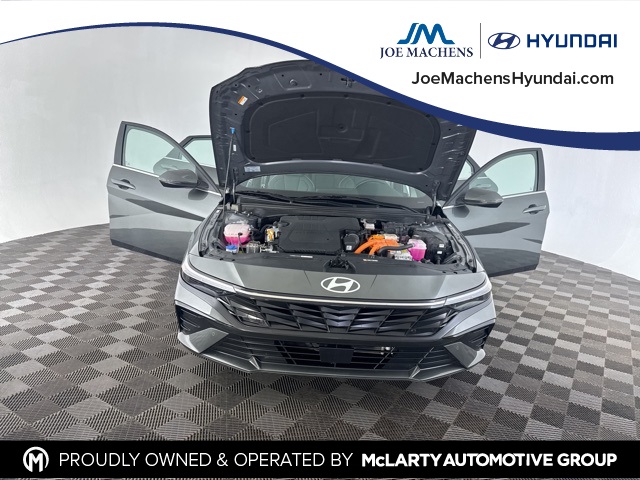 2024 Hyundai Elantra Hybrid Limited photo 9