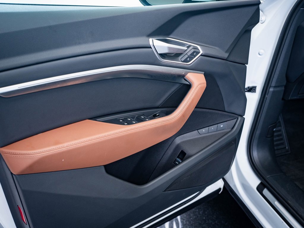 2022 Audi e-tron Premium photo 17
