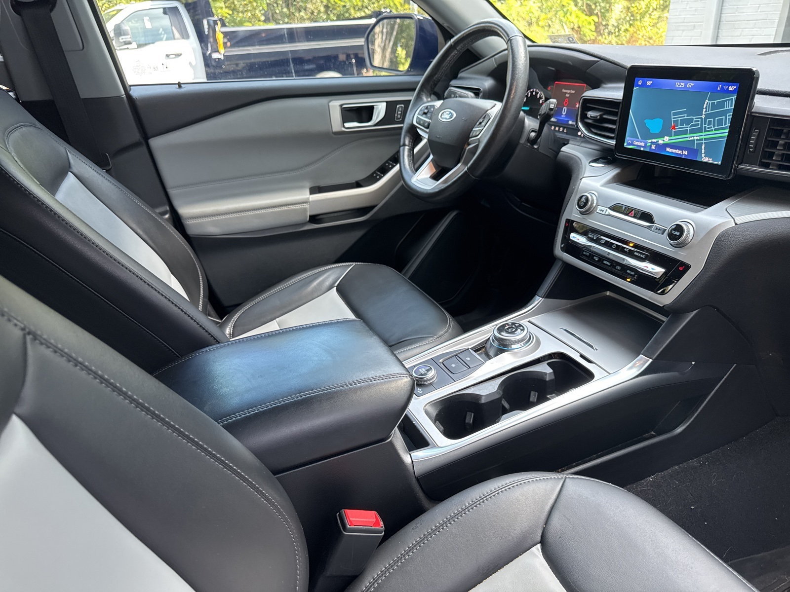 2022 Ford Explorer XLT photo 31