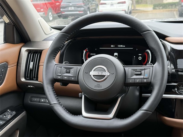 2025 Nissan Pathfinder Platinum photo 18