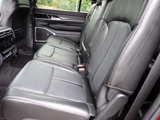 2024 Jeep Wagoneer L Series III photo 17