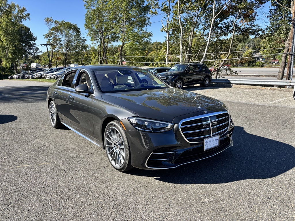 2025 Mercedes-Benz S-Class S 580e's photo
