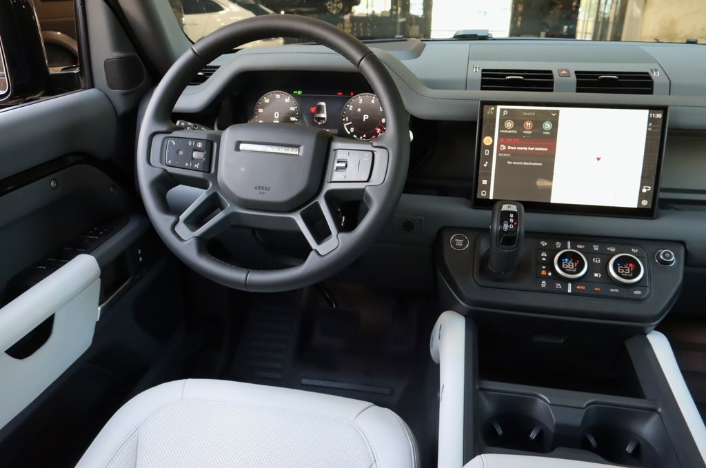 2025 LAND ROVER DEFENDER - Image 15