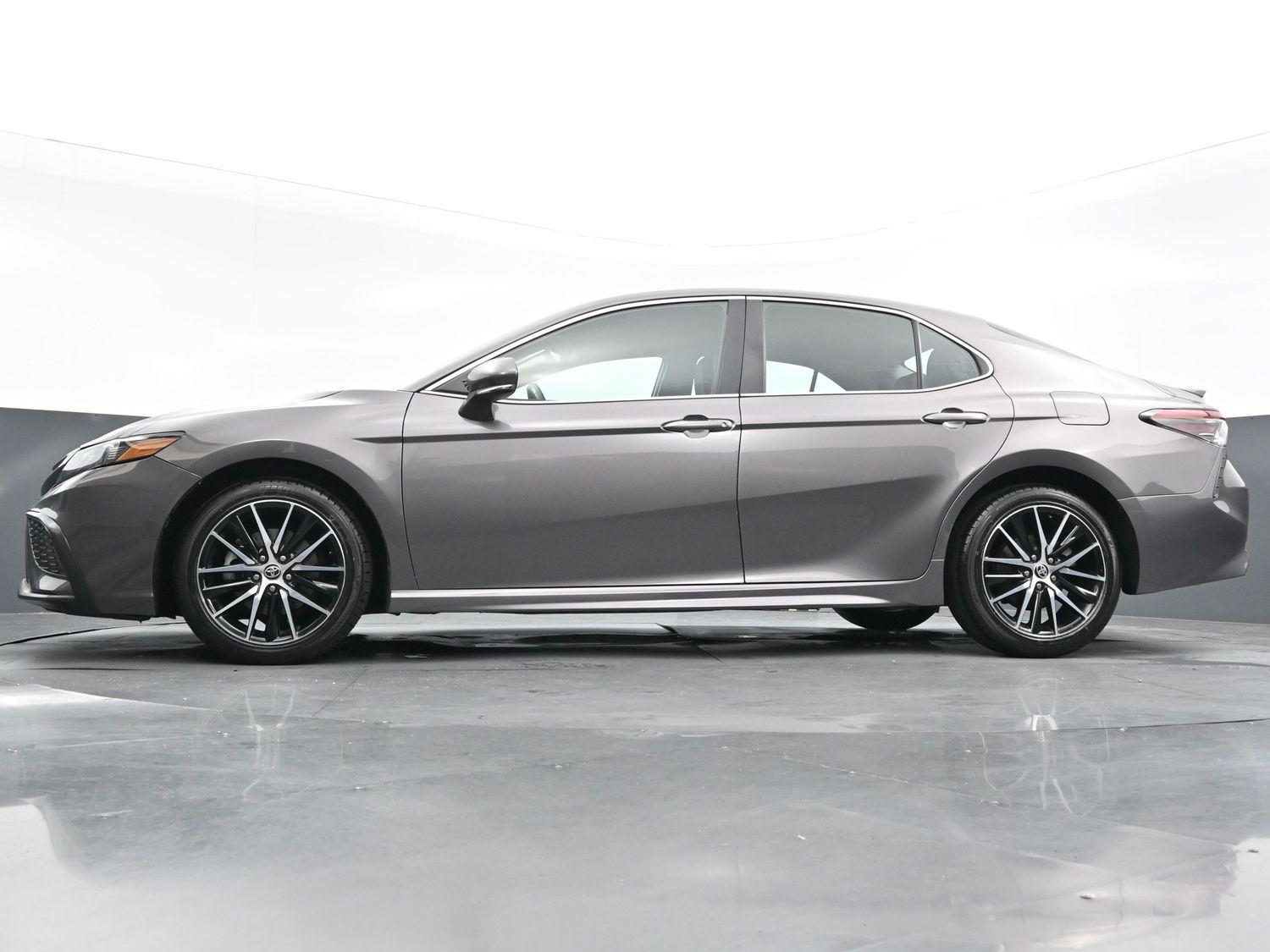 2022 Toyota Camry SE photo 43