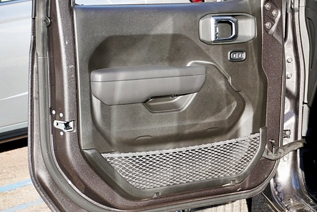 New 2026 Granite Crystal Metallic Clear-Coat Exterior Paint Jeep Sport image 27