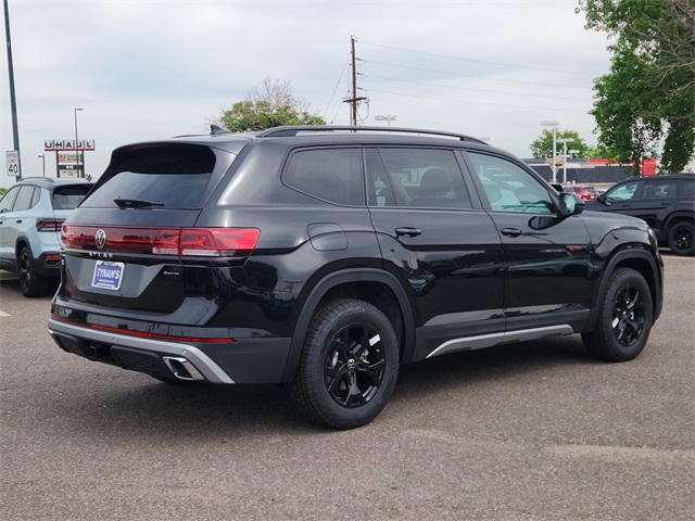 2025 Volkswagen Atlas Peak Edition SE photo 3