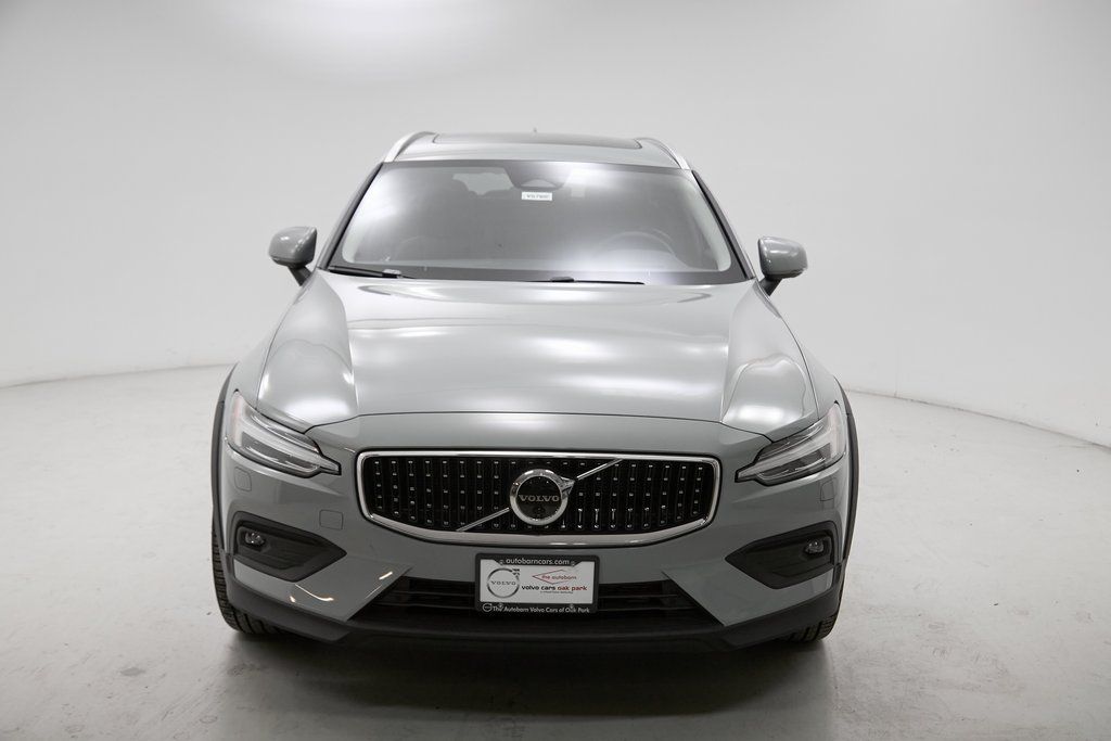 2026 VOLVO V60CC - Image 4