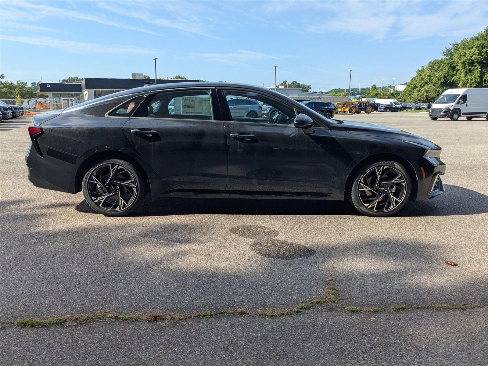 2025 Kia K5 GT-Line photo 4