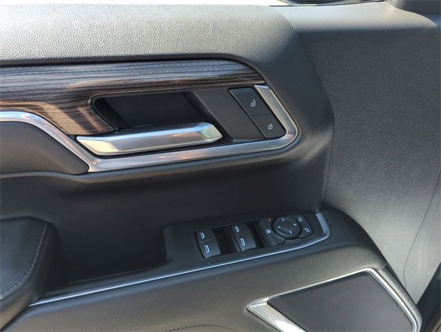 2022 Chevrolet Silverado 1500 LT photo 2
