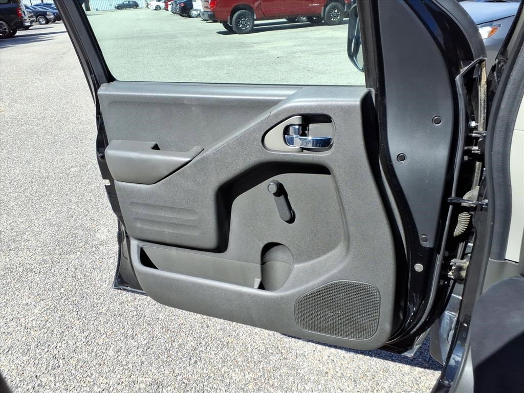 2016 Nissan Frontier S photo 14