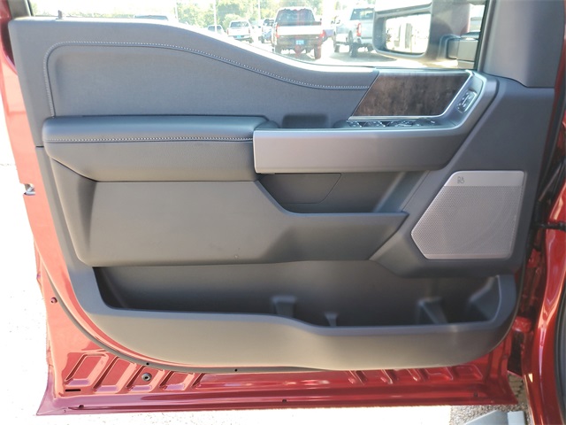 2025 Ford F-250 Lariat photo 19