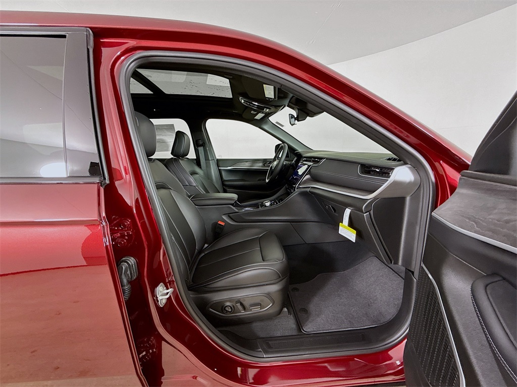 2025 Jeep Grand Cherokee Limited photo 32
