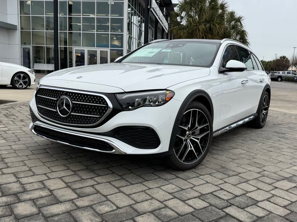2025 Mercedes-Benz E-Class E450 All-Terrain's photo