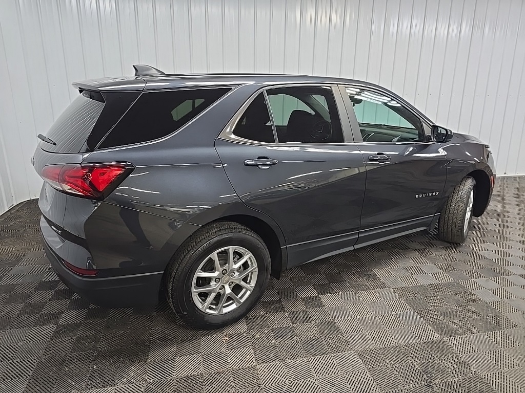 2022 Chevrolet Equinox LT photo 3