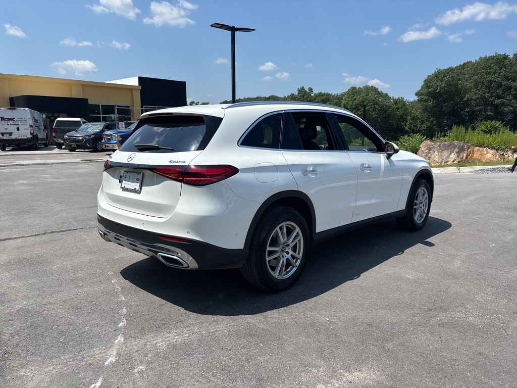 2025 Mercedes Benz GLC 300 photo 5