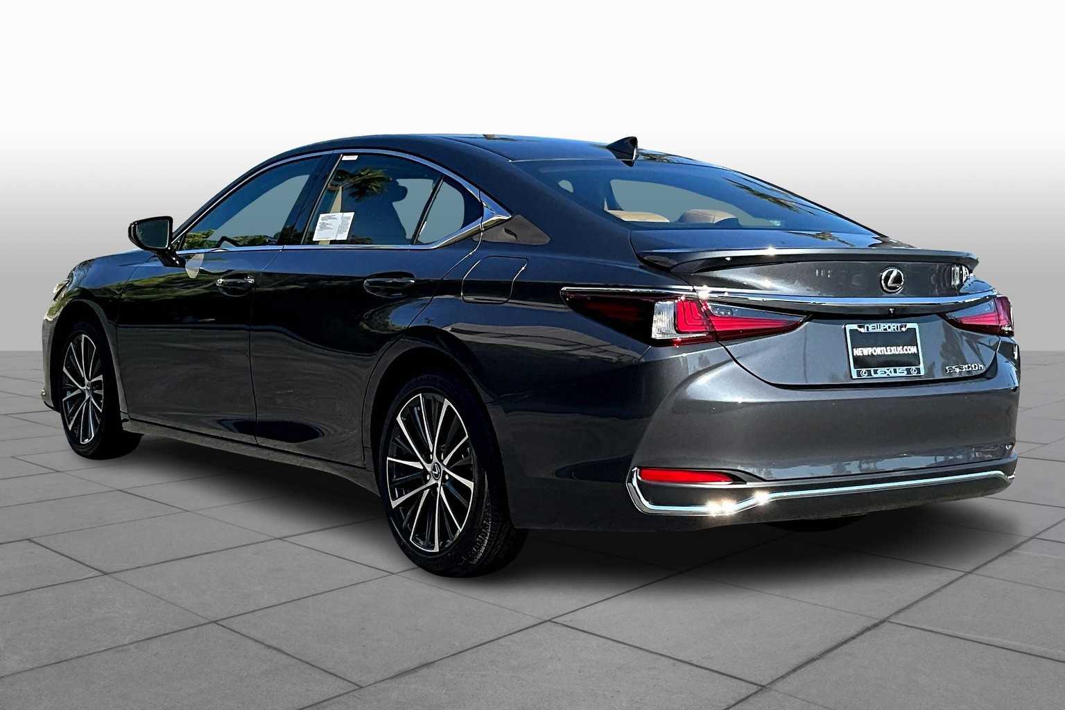 2025 Lexus ES 300h photo 7