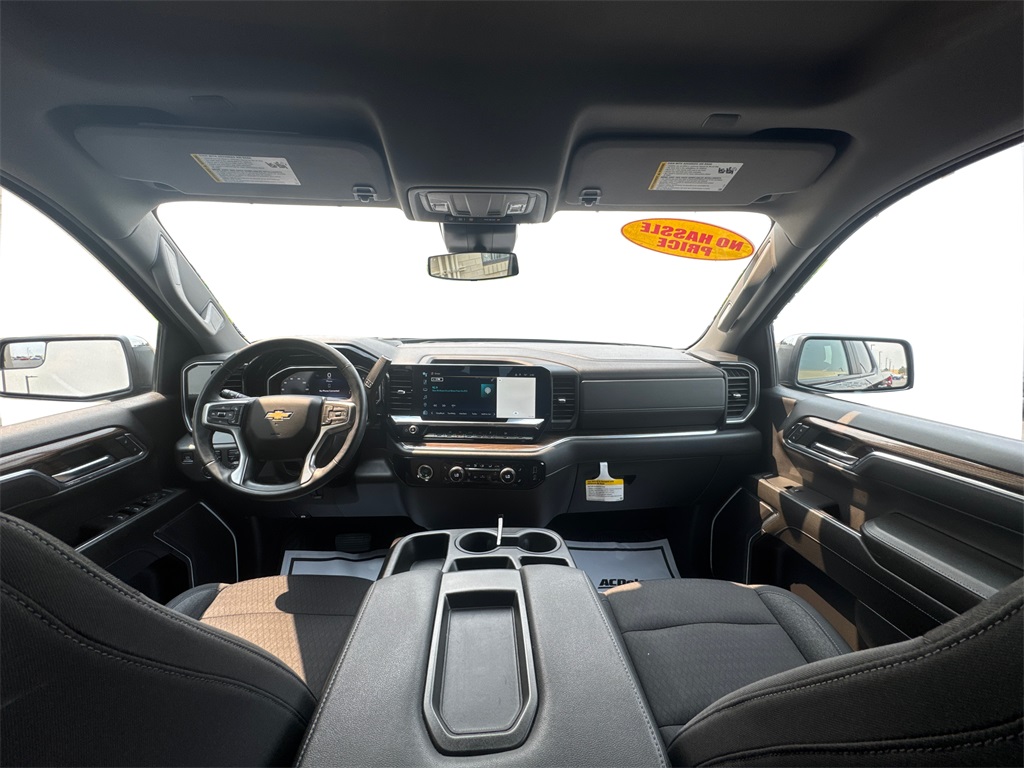 2024 Chevrolet Silverado 1500 LT photo 4