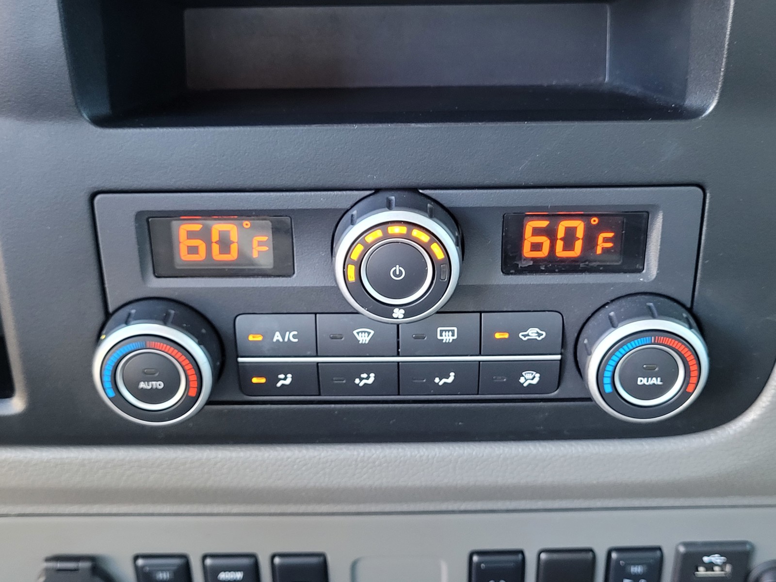 2016 Nissan NV3500 photo 12