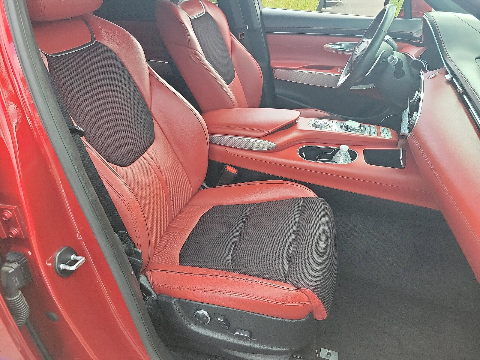 2023 Genesis GV70 2.5T Sport Prestige Advanced photo 16