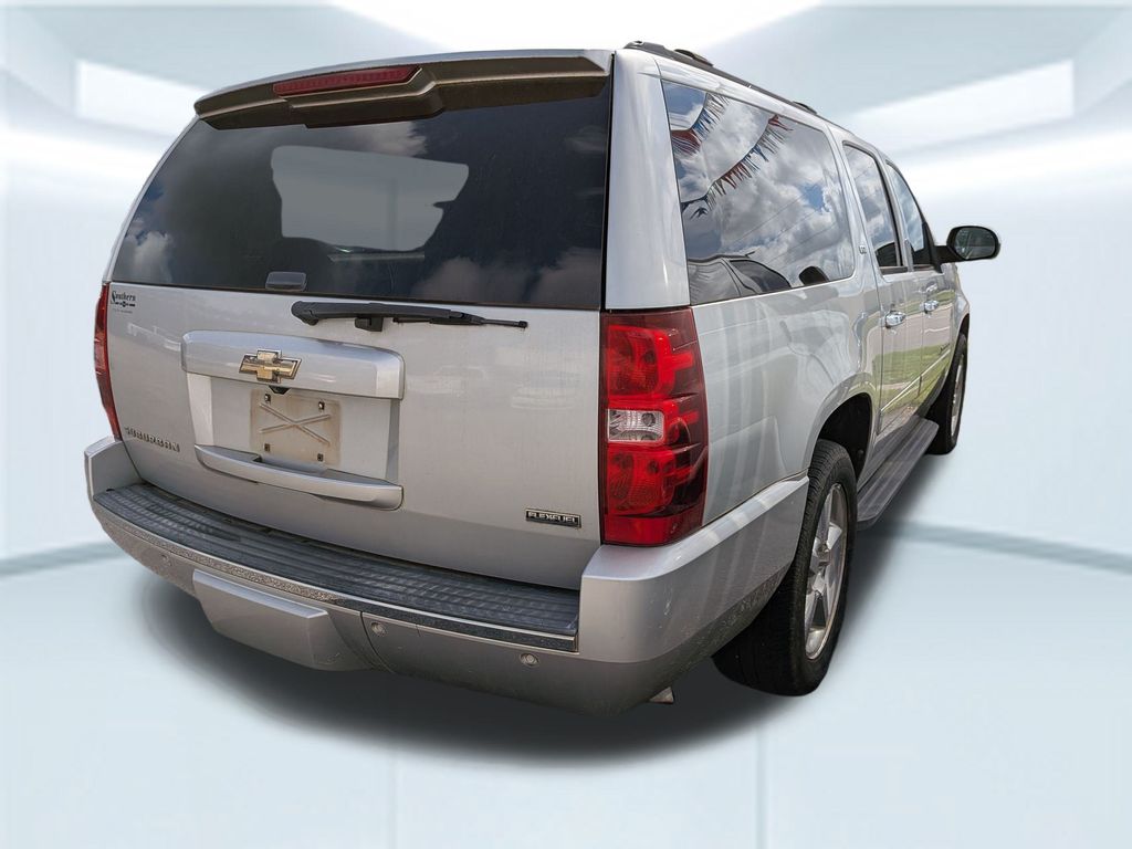 2011 Chevrolet Suburban 1500 LTZ photo 4