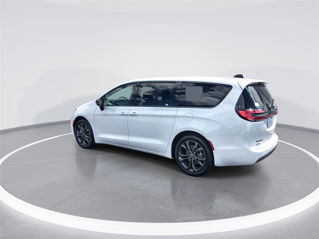 2026 Chrysler Pacifica photo 6