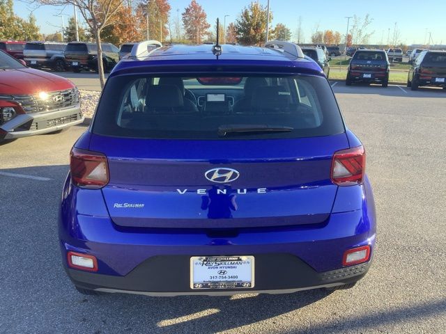 2024 Hyundai Venue Limited photo 3