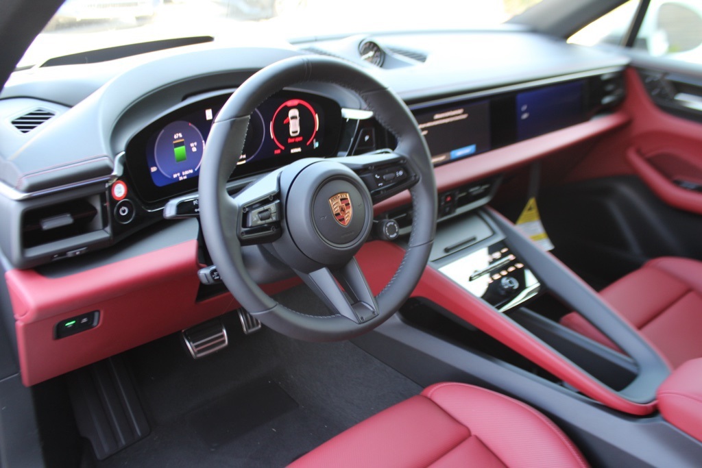 2025 Porsche Macan Electric photo 4
