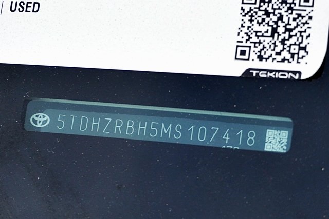 Used 2021 White Toyota XLE image 34